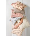 housse de coussin grosses fleurs rose coton ib laursen adele