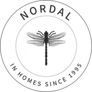 <p>Esprit authentique brocante et industriel pour la marque danoise de d&eacute;coration et mobilier Nordal,fond&eacute;e en 1991 par Annie et Ingolf Nordal.</p>
<p>L&rsquo;entreprise familiale Nordal con&ccedil;oit elle-m&ecirc;me ses produits en faisant appel &agrave; des designers et architectes et les veut volontairement marqu&eacute;s vintage, boh&egrave;me et industriel.pour une d&eacute;coration de maison campagne chic.</p>